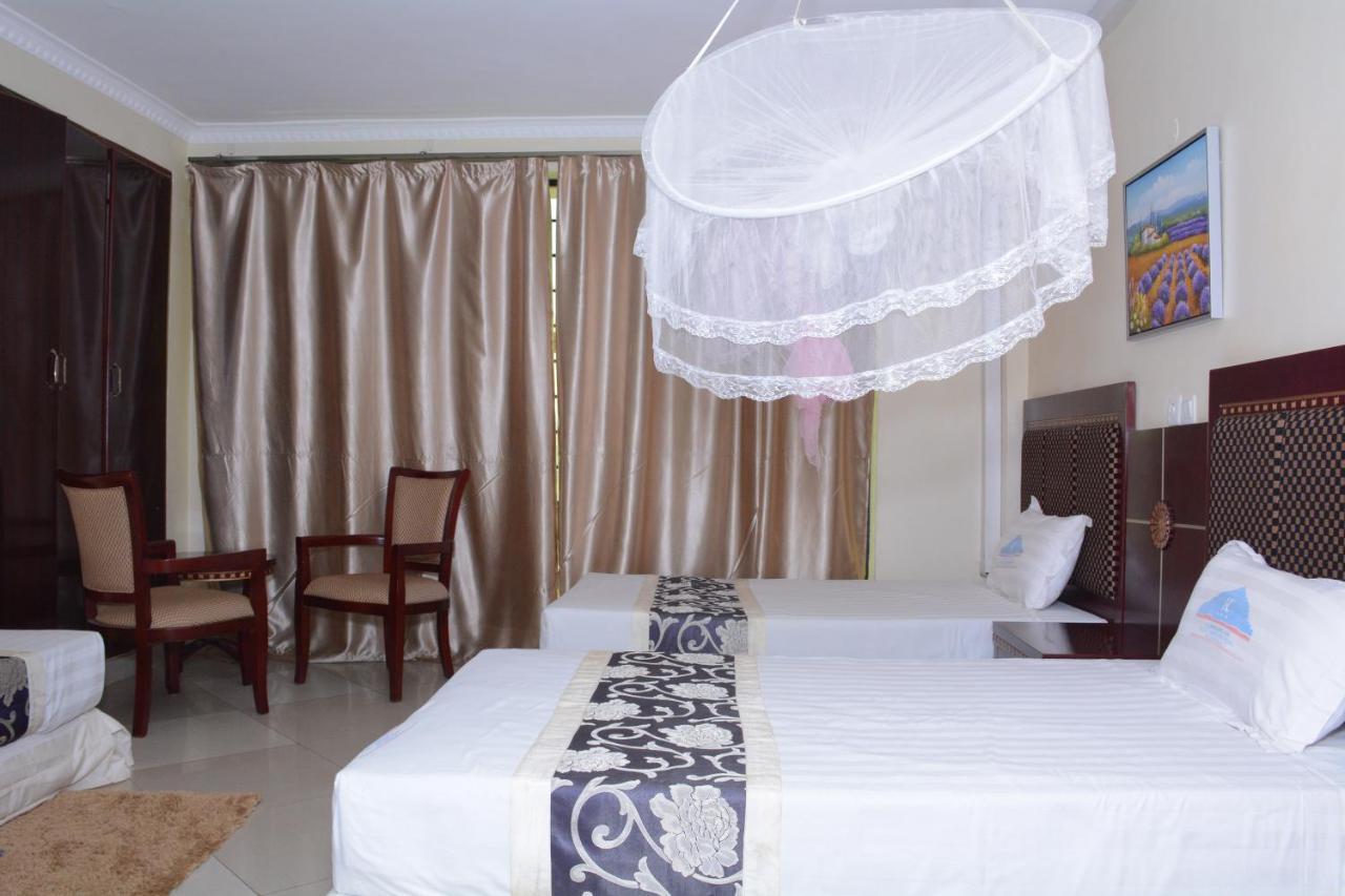 Kilimanjaro Inn Kampala Zewnętrze zdjęcie